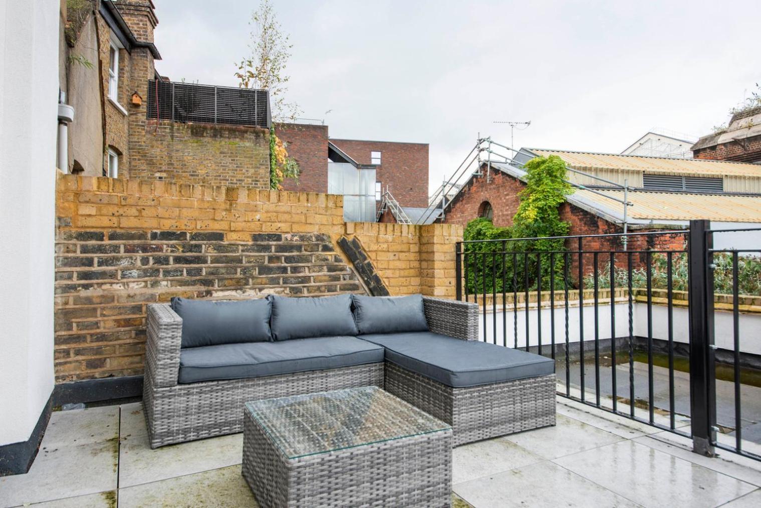 Apartment Blueground Waterloo Airy Design Balcony Lon-105